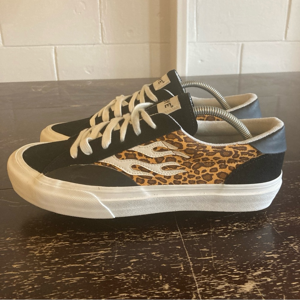 Straye Sneakers Acid Drop Size 10.5 White Flames Logan Cheetah Platform Skater